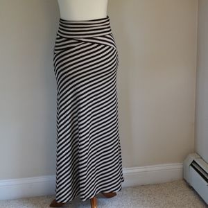 NWOT body con‎ maxi skirt